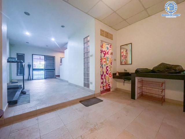 ทาวน์เฮ้าส์มือสองย่านนนทบุรี ม.สรานนท์ ติวานนท์-ปากเกร็ด เนื้อที่ 16 ตร.ว. ฟังก์ชัน 3 ห้องนอน 2 ห้องน้ำ 1 ที่จอดรถ บ้านดีในโครงการสุดยูนีค! บนทำเลติดถนนติวานนท์ ใกล้เซ็นทรัลแจ้งวัฒนะ และรถไฟฟ้าสายสีชมพู "สถานีแยกปากเกร็ด"